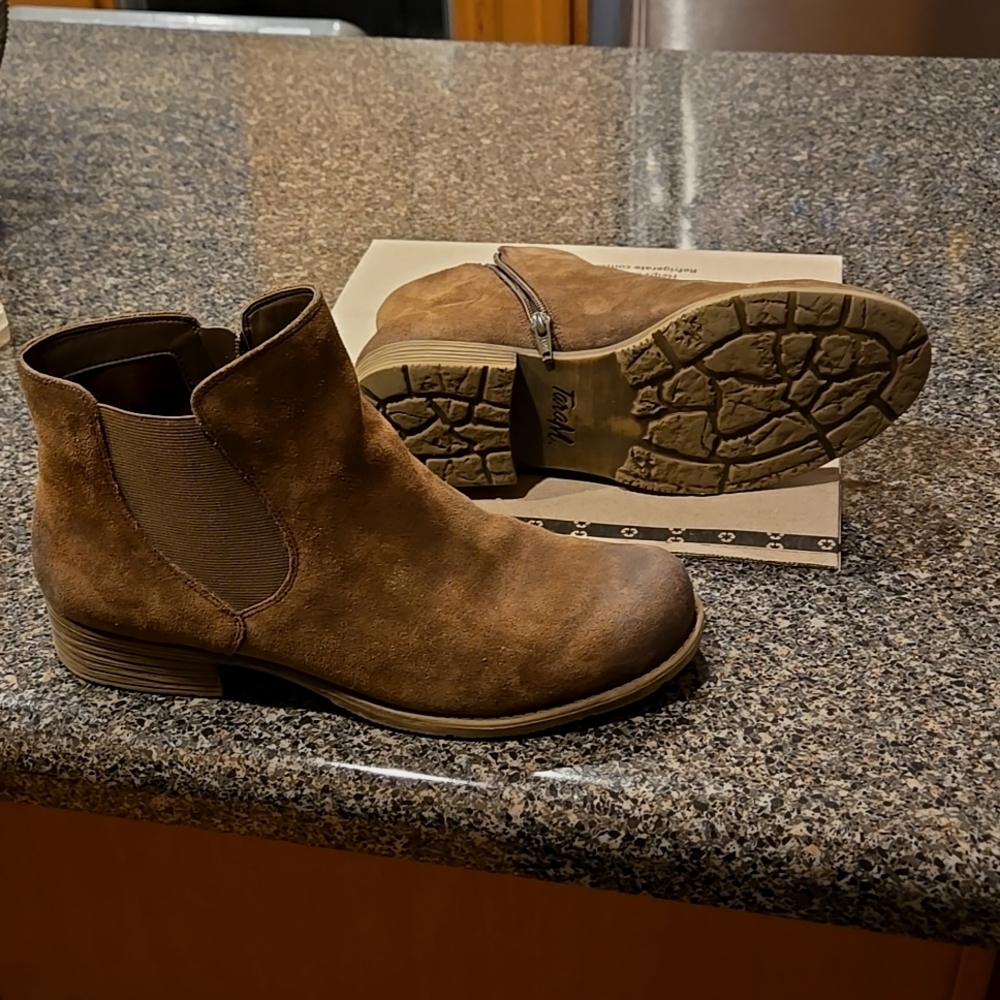 TARA M Hope ANKLE Boots Brown WOMEN'S Size 9.5